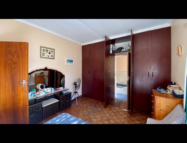 4 BEDROOM HOUSE FOR SALE IN LAAIPLEK